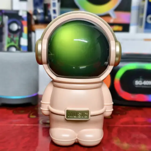 x-808 (1) X-808 Astronaut Light Portable radio Astronaut Smart BT Speaker - Image 1